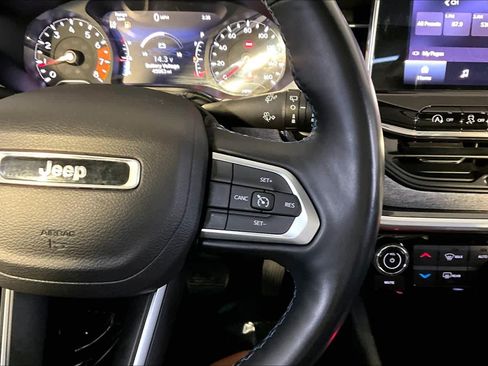 Used 2022 Jeep Compass Latitude w/ Sun and Sound Group AWD/4WD image 25