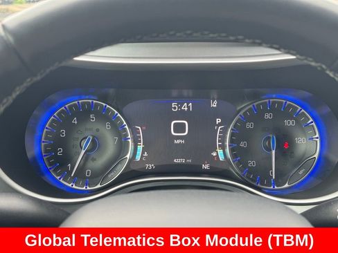 Used 2021 Chrysler Pacifica Touring-L w/ Uconnect Theater Family Group image 34