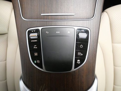 Used 2022 Mercedes-Benz GLC 300 GLC 300 image 32