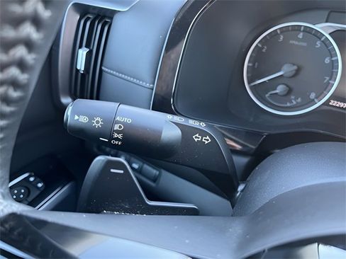 Used 2025 Nissan Pathfinder SL image 15