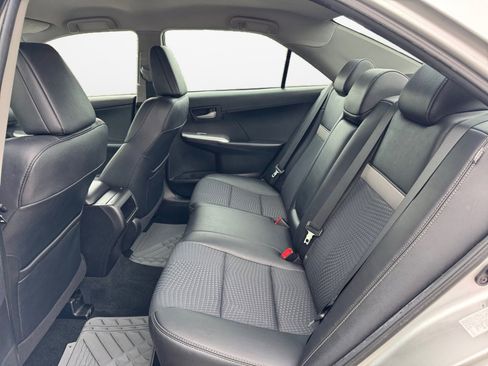 Used 2014 Toyota Camry SE FWD image 16