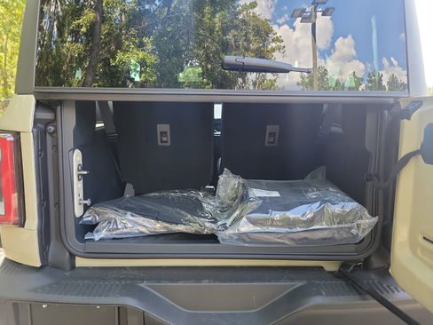 New 2025 Ford Bronco Badlands image 9