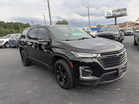 Used 2023 Chevrolet Traverse LT FWD image 3