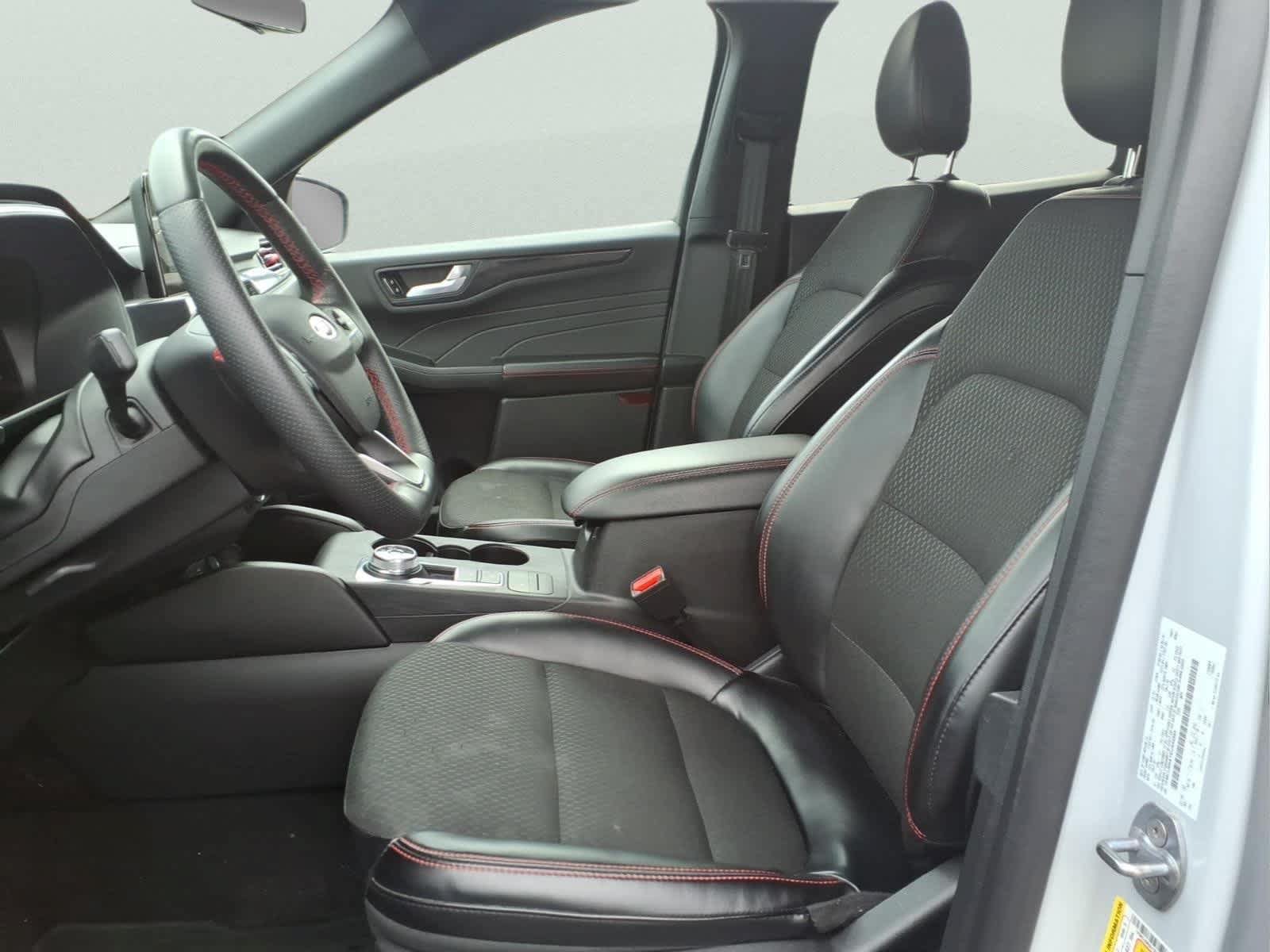 Used 2025 Ford Escape ST-Line Select AWD/4WD image 17