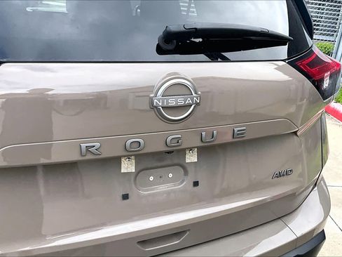 Used 2025 Nissan Rogue SV AWD/4WD image 29
