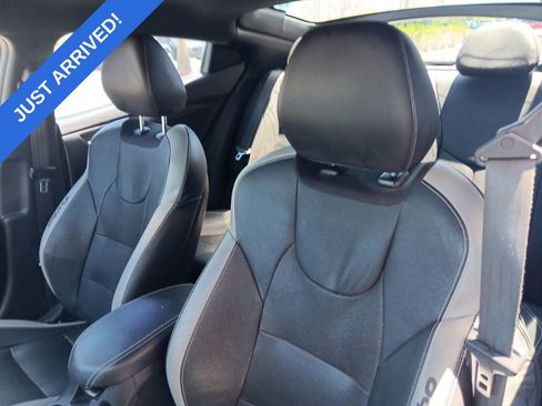 Used 2017 Hyundai Veloster Turbo FWD image 6