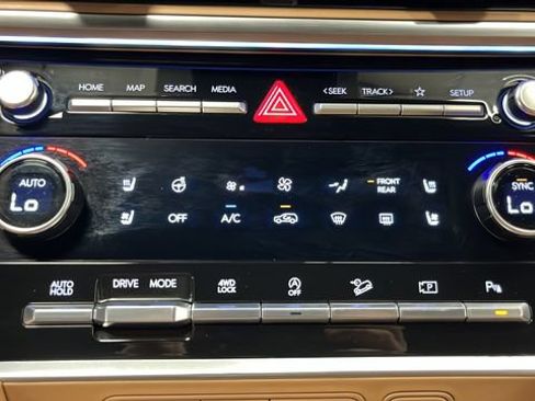 Used 2024 Hyundai Santa Fe Limited AWD/4WD image 18