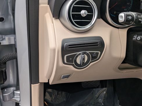 Used 2022 Mercedes-Benz GLC 300 4MATIC image 15