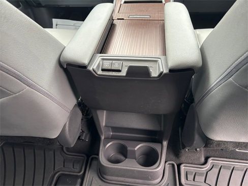 Used 2021 Toyota Sienna XLE image 30