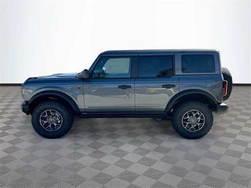 New 2025 Ford Bronco Badlands image 3