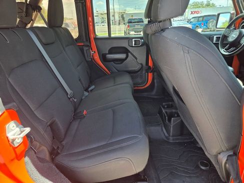 Used 2018 Jeep Wrangler Unlimited Sport S AWD/4WD image 14