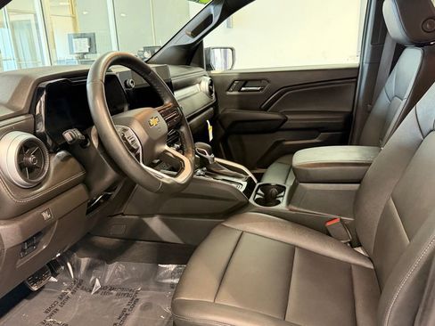 Used 2025 Chevrolet Colorado LT w/ LT Convenience Package image 9