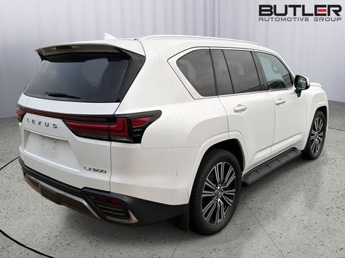 Used 2024 Lexus LX 600 4WD w/ Luxury Package image 7