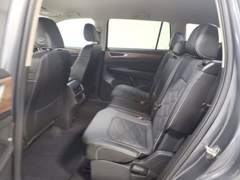 Used 2024 Volkswagen Atlas SE AWD/4WD image 19