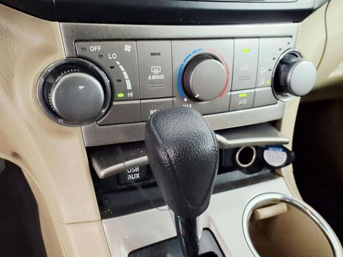 Used 2012 Toyota Highlander 4WD w/ Tech Pkg image 22