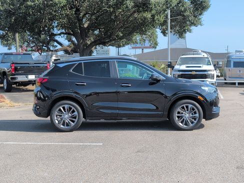 Used 2022 Buick Encore GX Select w/ Sport Touring Package FWD image 8