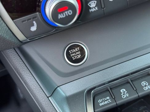 New 2025 Audi Q3 2.0T Premium image 30