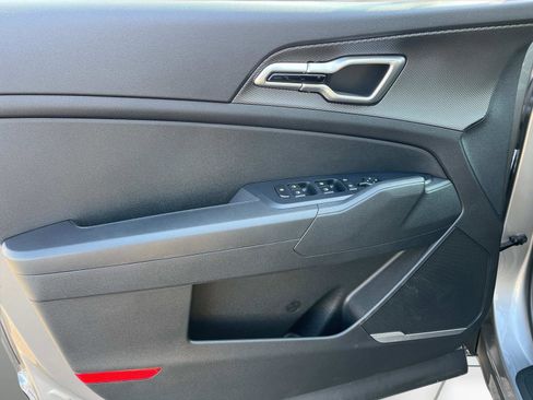 New 2025 Kia Sportage LX image 19