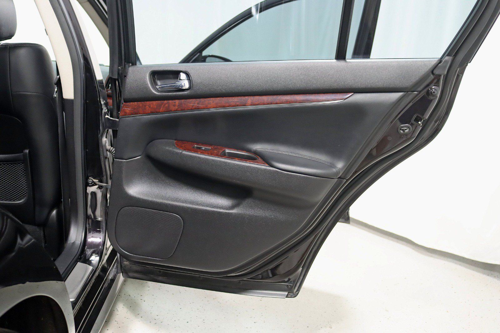 Used 2012 INFINITI G37 x Sedan w/ Premium Pkg AWD/4WD image 32