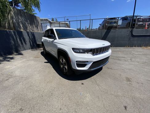 Used 2024 Jeep Grand Cherokee Limited 4xe AWD/4WD image 8