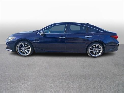 Used 2021 Toyota Avalon Limited image 7