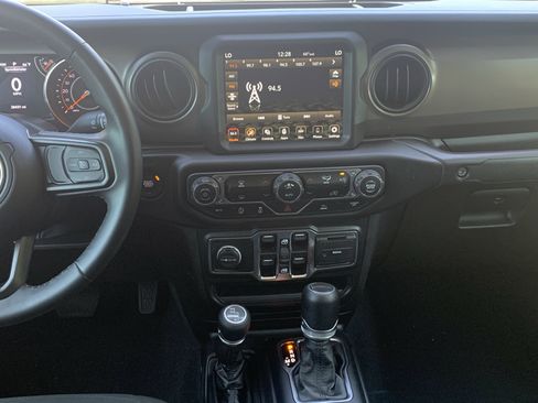 Used 2022 Jeep Gladiator Sport image 28