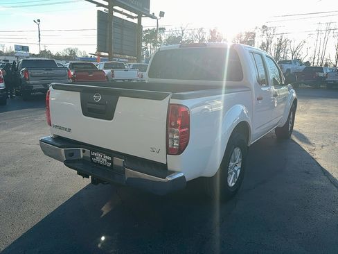 Used 2019 Nissan Frontier SV image 5