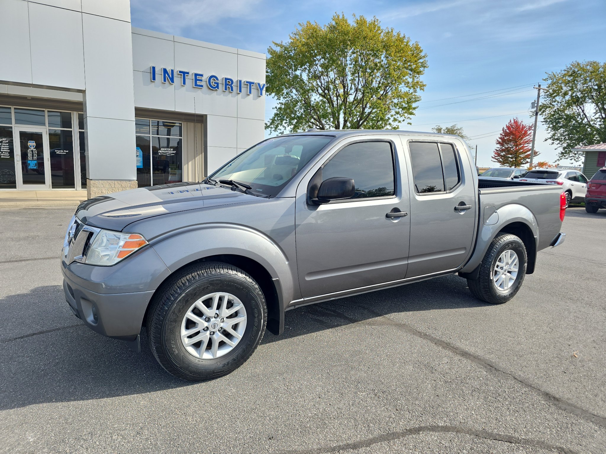 Used 2018 Nissan Frontier SV RWD image 2