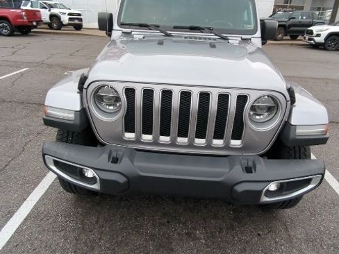 Used 2019 Jeep Wrangler Unlimited Sahara image 3