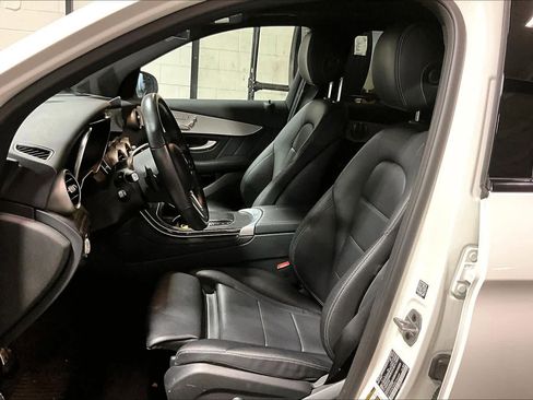 Used 2021 Mercedes-Benz GLC 300 GLC 300 image 9