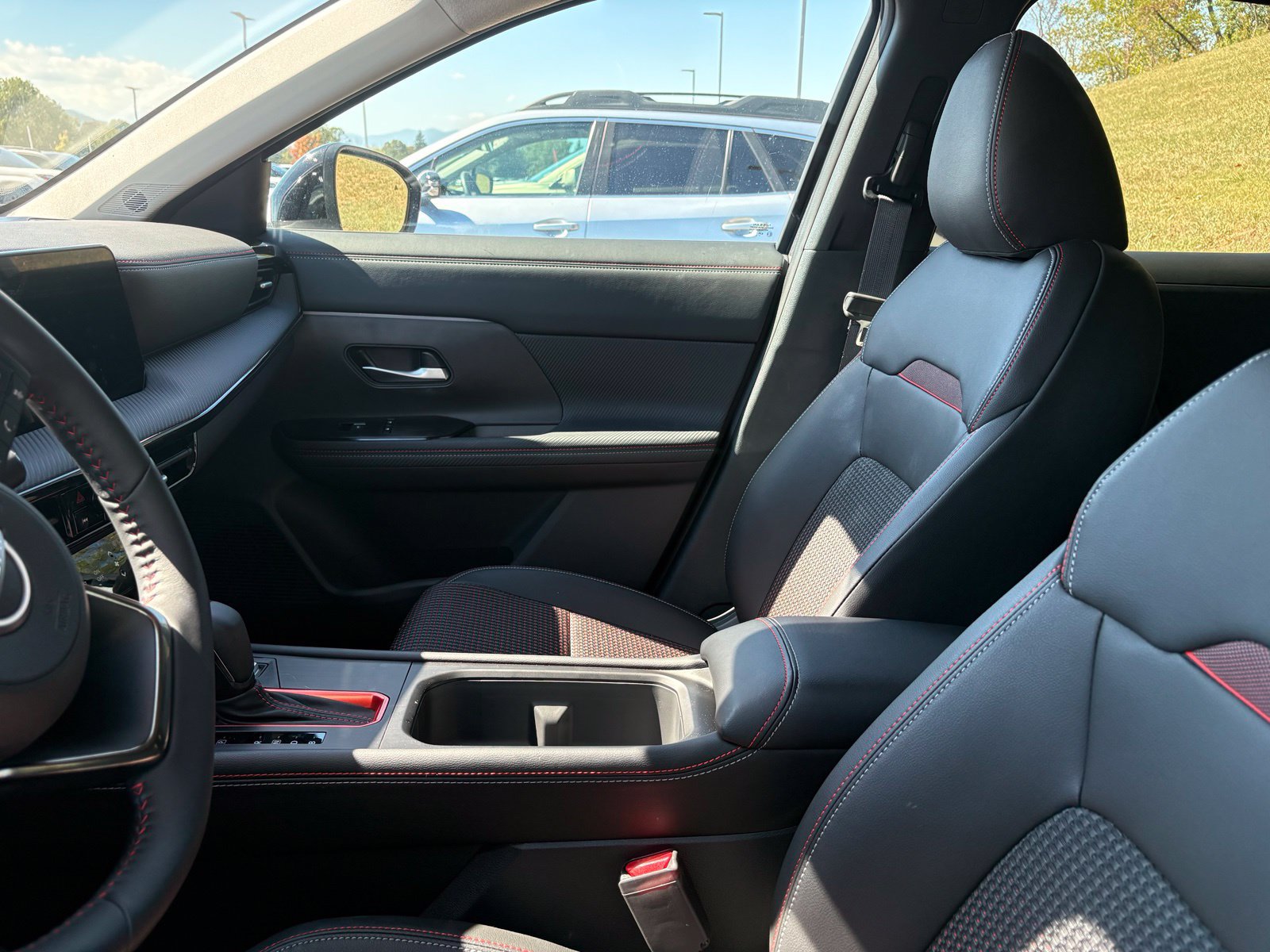 Used 2026 Nissan Kicks SR w/ Cold Weather Package AWD/4WD image 7