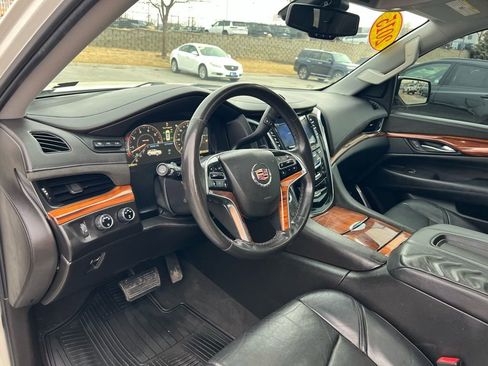Used 2015 Cadillac Escalade Premium image 17