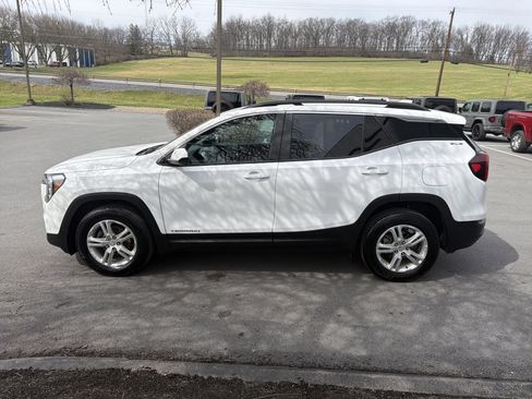 Used 2022 GMC Terrain SLE w/ Driver Convenience Package image 7