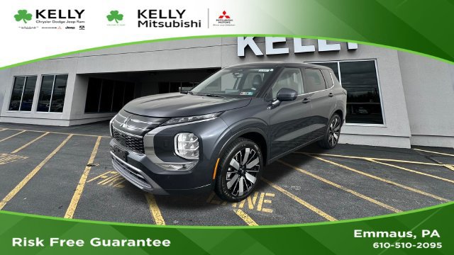 Used 2025 Mitsubishi Outlander SE AWD/4WD image 1