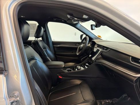 Used 2024 Jeep Grand Cherokee L Limited w/ Black Appearance Package image 36