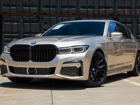 Used 2022 BMW 740i w/ Luxury Rear Seating Package RWD image 1