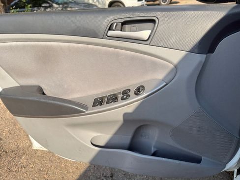 Used 2016 Hyundai Accent SE FWD image 13