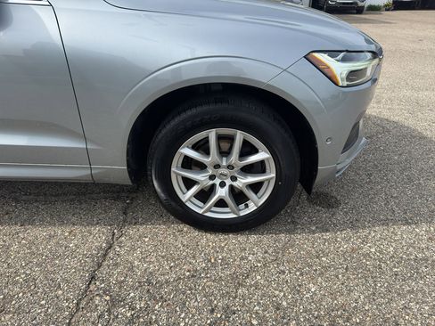 Used 2018 Volvo XC60 T5 Momentum w/ Convenience Package AWD/4WD image 13