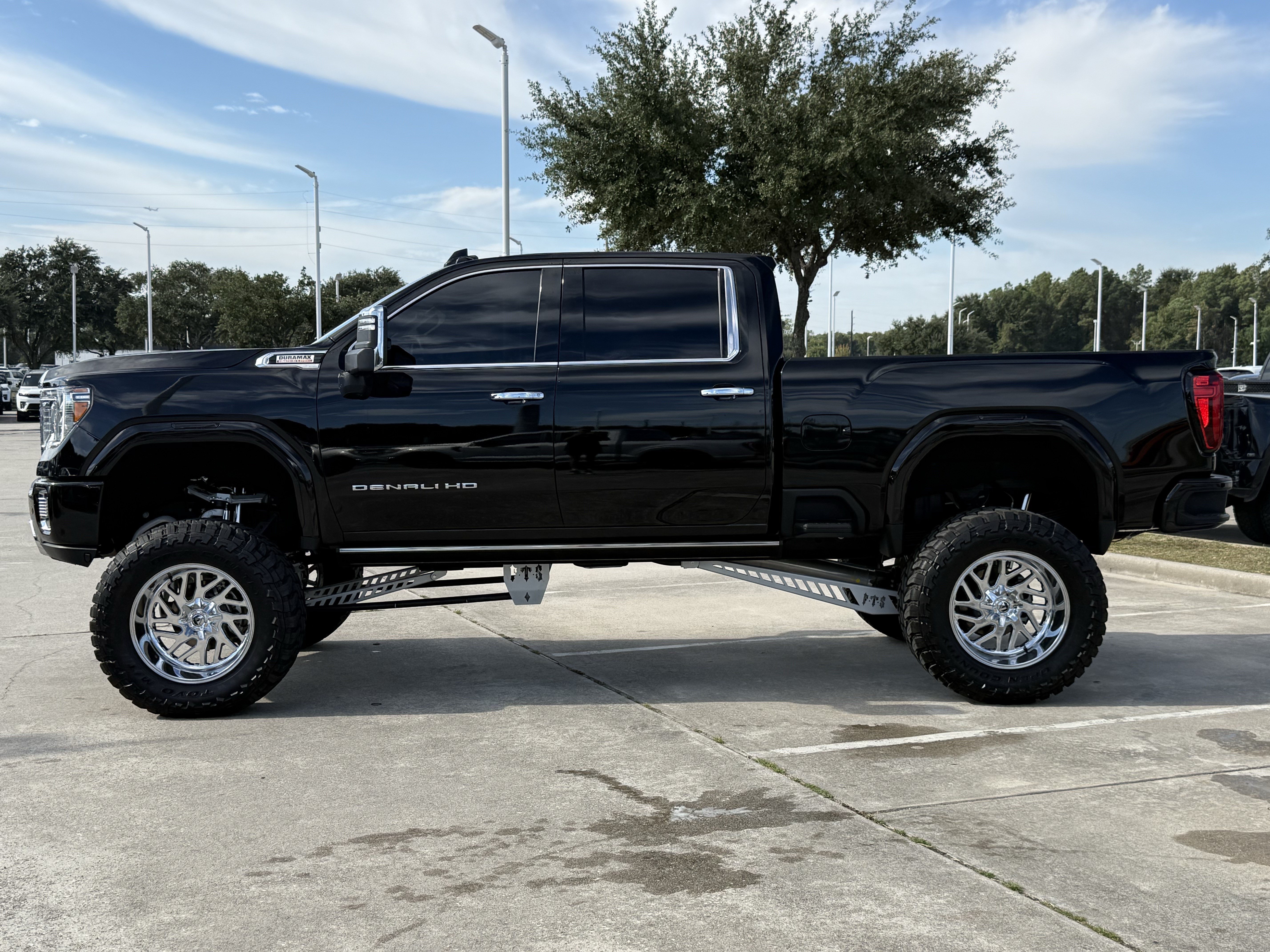 Used 2021 GMC Sierra 2500 Denali w/ Denali Black Diamond Edition AWD/4WD image 19