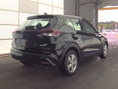 Used 2021 Nissan Kicks S FWD image 2