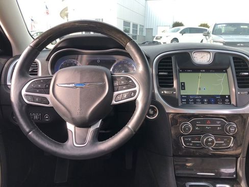 Used 2018 Chrysler 300 Limited w/ Safetytec Plus Group image 30