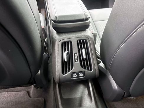 Used 2025 BMW X1 xDrive28i w/ Premium Package image 33