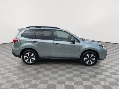 Used 2017 Subaru Forester 2.5i Premium AWD/4WD image 9
