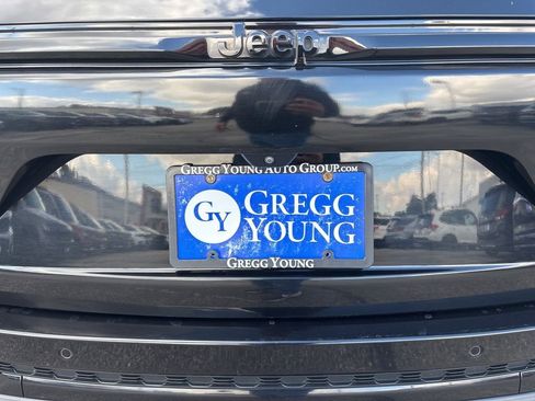 Used 2022 Jeep Grand Cherokee Altitude image 12