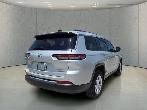 Used 2023 Jeep Grand Cherokee L Limited AWD/4WD image 4