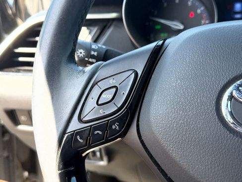 Used 2018 Toyota C-HR XLE FWD image 13