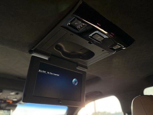 Used 2018 Cadillac Escalade Platinum image 24