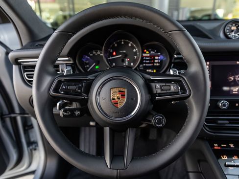 Certified 2026 Porsche Macan AWD/4WD image 31