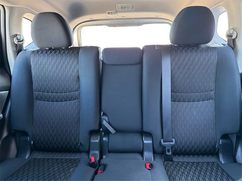 Used 2018 Nissan Rogue S image 15