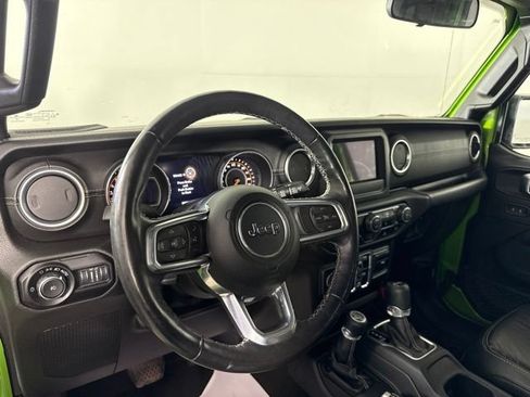 Used 2018 Jeep Wrangler Unlimited Sahara w/ Cold Weather Group AWD/4WD image 17
